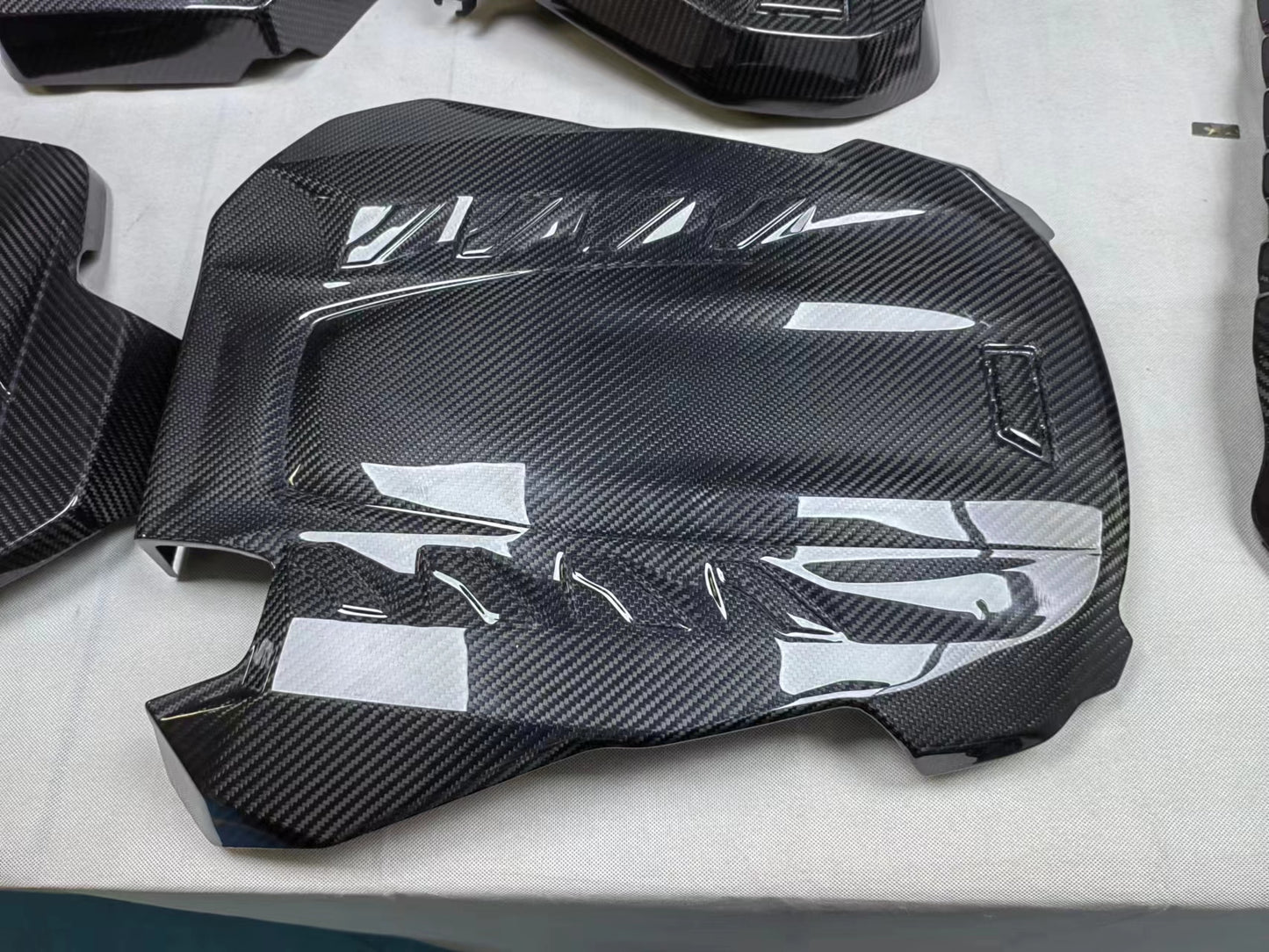 CARBON FIBER FRONT ENGINE COVER - BMW F95 X5M & F96 X6M