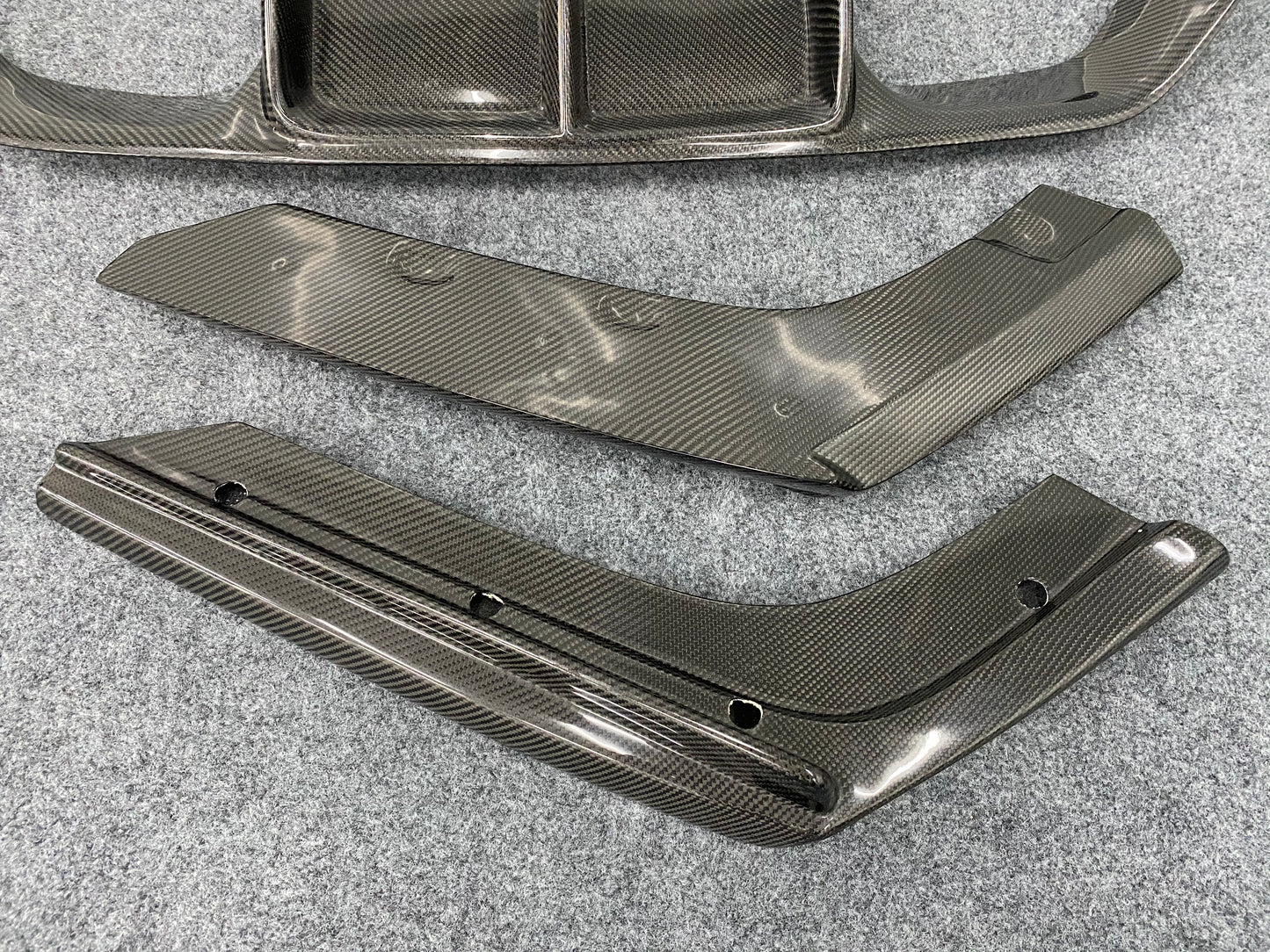 V STYLE CARBON FIBER REAR DIFFUSER  - BMW F80 M3 & F82/F83 M4